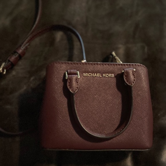 Michael Kors Crossbody, lightly used, Color Wine - Picture 1 of 3